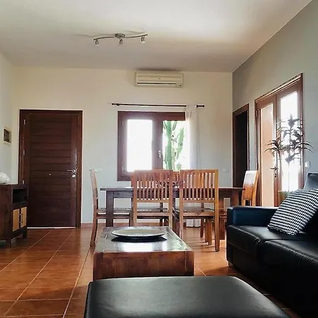 Playa Blanca Sleeps 6 Pool Air Con Wifi * Playa Blanca (Lanzarote)