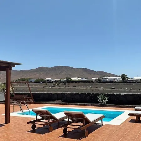 Playa Blanca Sleeps 6 Pool Air Con Wifi Villa Playa Blanca (Lanzarote)
