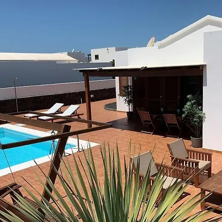 Villa Playa Blanca Sleeps 6 Pool Air Con Wifi *